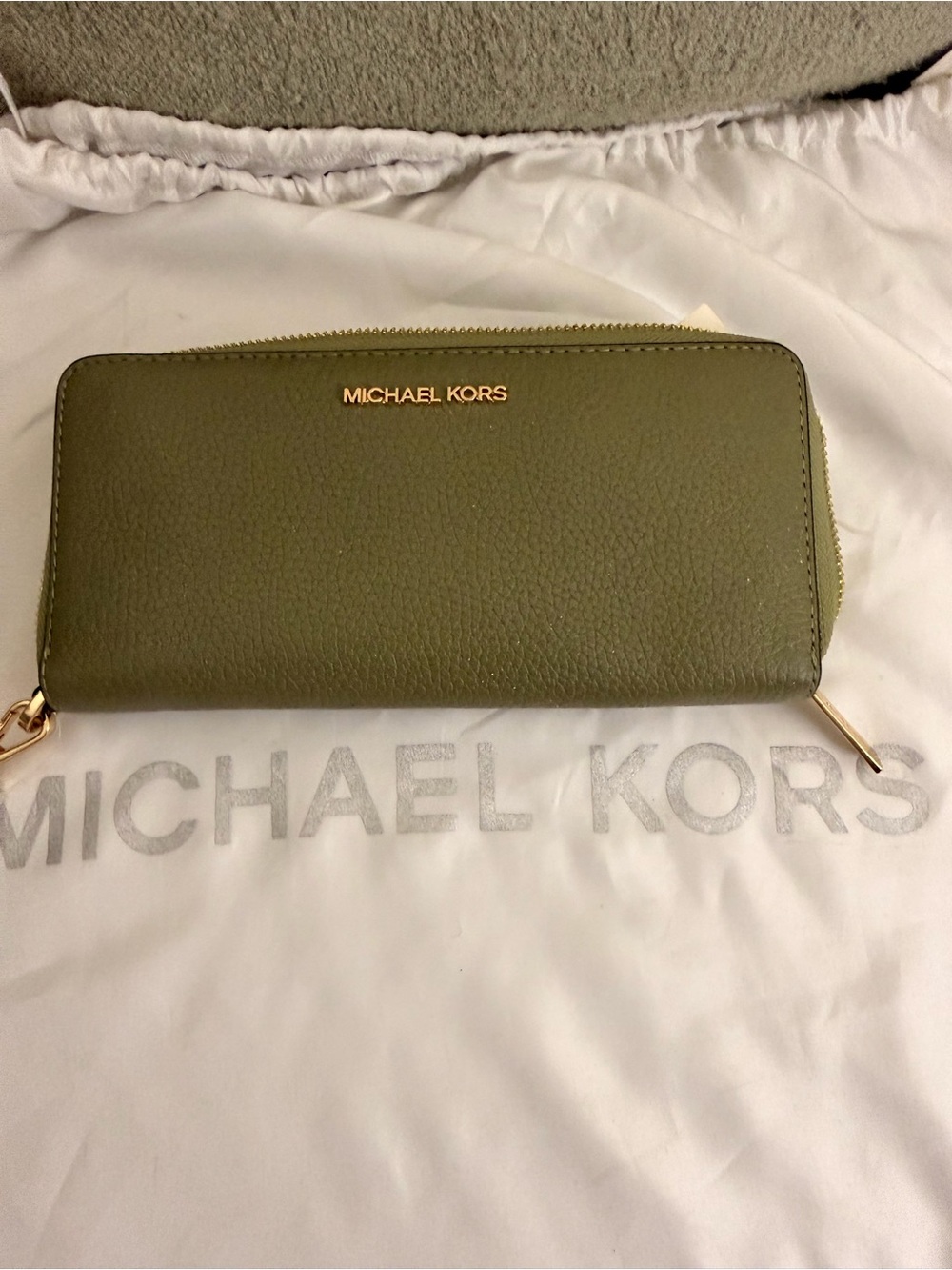 Michael Kors Olive Jet Set Leather Zip-Around Wallet with Gold Logo
